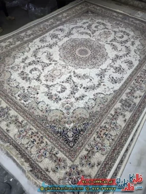 فرش کلاسیک 1200 شانه طرح دیبا رنگ کرم کاشان