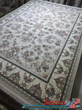 فرش کلاسیک 700 شانه طرح افشان آیسل رنگ طوسی نقره ای کاشان
