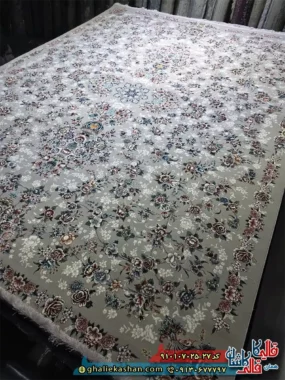 فرش کلاسیک 700 شانه طرح افشان باغ رویا رنگ طوسی فیلی کاشان