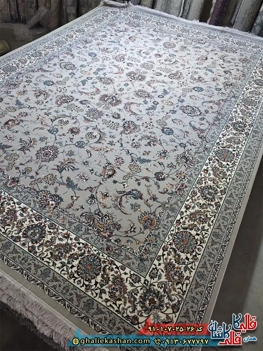 فرش کلاسیک 700 شانه طرح افشان دیبا رنگ طوسی نقره ای کاشان اصلی