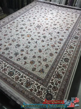 فرش کلاسیک 700 شانه طرح افشان گلریز رنگ طوسی نقره ای کاشان