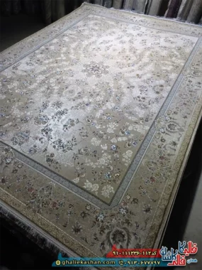 فرش کلاسیک طلاکوب 1200 شانه طرح افشان یاشار رنگ بژ طلایی گل برجسته کاشان