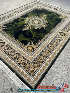 فرش طلاکوب کلاسیک 700 شانه طرح ورساچ رنگ سبز کاشان