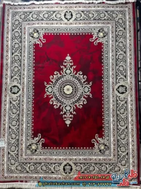 فرش طلاکوب کلاسیک 700 شانه طرح ورساچ رنگ قرمز لاکی کاشان