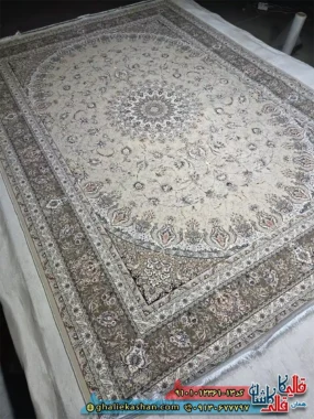 فرش کلاسیک 1200 شانه طرح اصفهان شاه پسند رنگ کرم صدفی کاشان اصلی