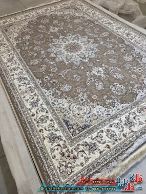 فرش ‌کلاسیک ‌1200 ‌شانه ‌طرح ‌زمرد ‌رنگ ‌قهوه ‌ای ‌شکلاتی ‌کاشان ‌اصلی