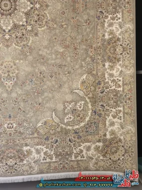 فرش کلاسیک 1200 شانه طرح یاقوت رنگ طوسی فیلی گل برجسته کاشان حاشیه