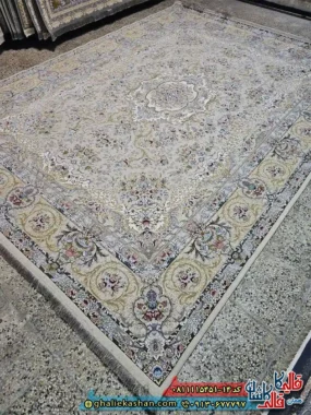 فرش کلاسیک 1500 شانه طرح باغ بهشت رنگ کرم صدفی گل برجسته