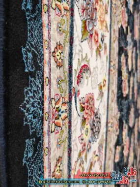 فرش کلاسیک 700 شانه طرح افشان گیلدا رنگ سرمه ای کاشان نزدیک 2