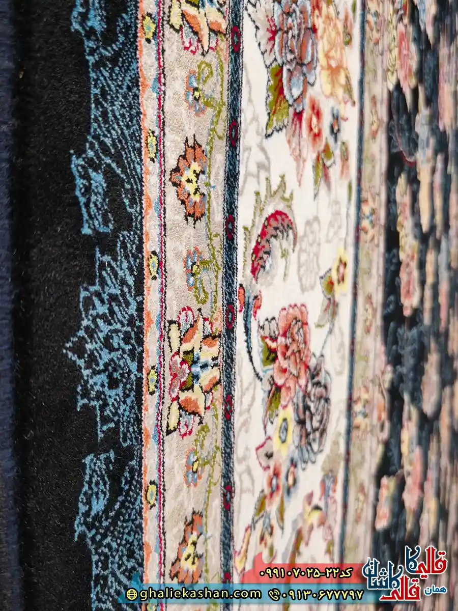 فرش کلاسیک 700 شانه طرح افشان گیلدا رنگ سرمه ای کاشان نزدیک 2