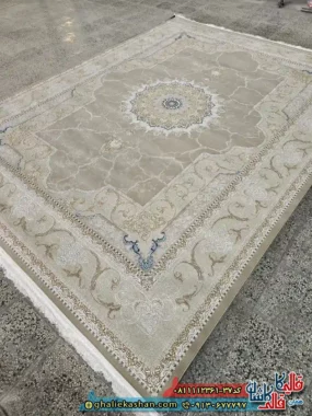 فرش طلاکوب 1200 شانه طرح نسیم کایرا رنگ بژ گل برجسته کاشان