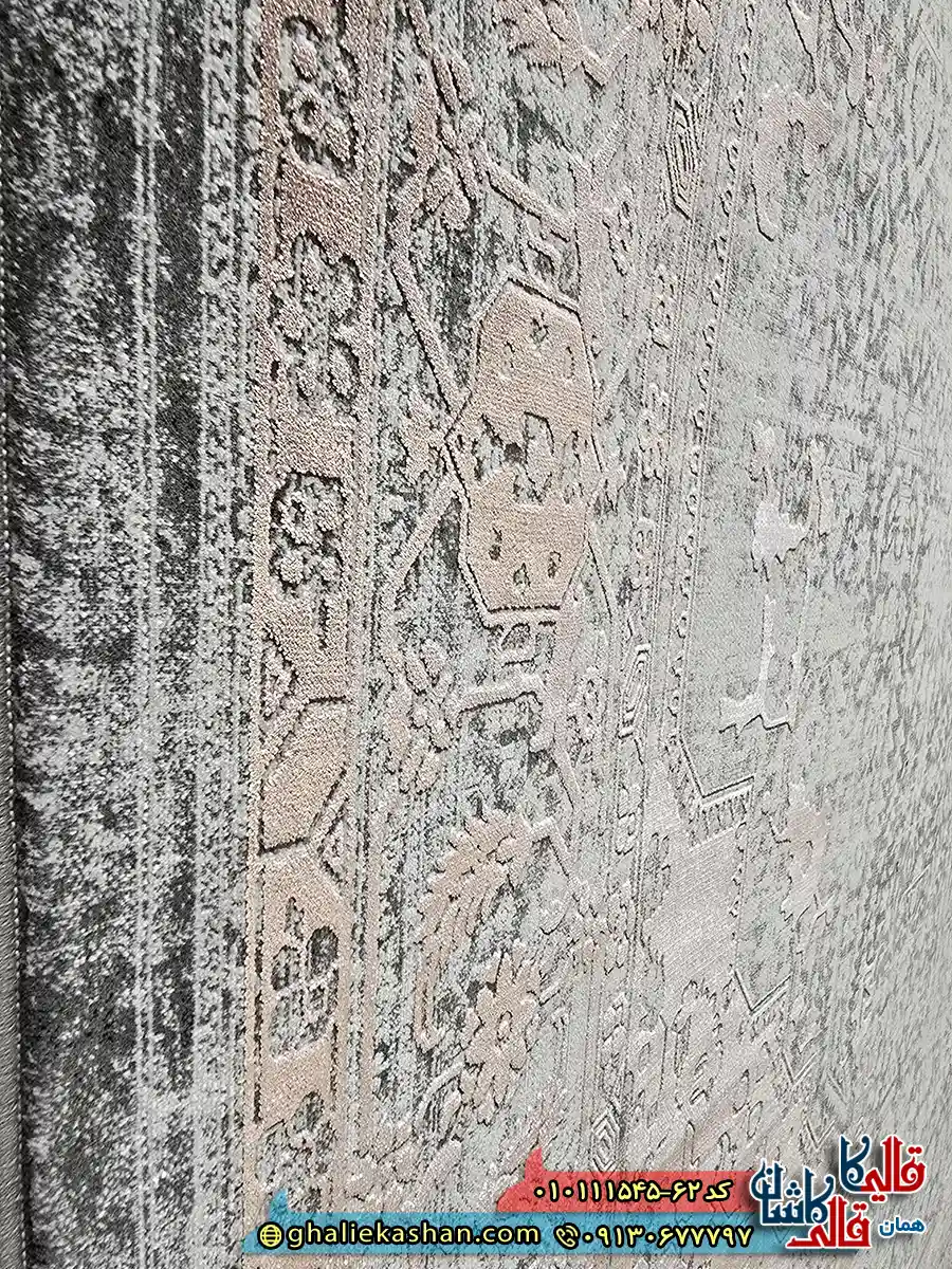 فرش وینتیج 1500 شانه طرح هریس سایا رنگ طوسی نقره ای مسی گل برجسته کاشان نزدیک