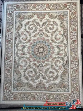 فرش کلاسیک 1200 شانه طرح ترنج رنگ طوسی نقره ای گل برجسته کاشان
