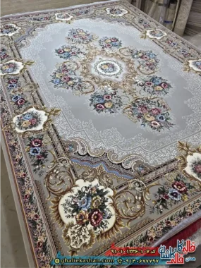 فرش ‌کلاسیک ‌1200 ‌شانه ‌فرانسوی ‌طرح ‌ملودی ‌رنگ ‌طوسی ‌نقره ‌ای ‌کاشان ‌اصلی
