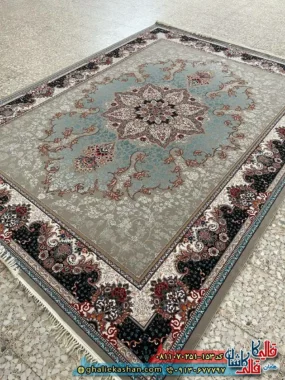 فرش کلاسیک 700 شانه خشتی طرح هیوا رنگ طوسی فیلی کاشان