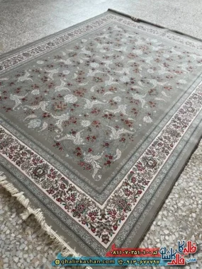 فرش کلاسیک 700 شانه طرح افشان درباری رنگ طوسی فیلی کاشان