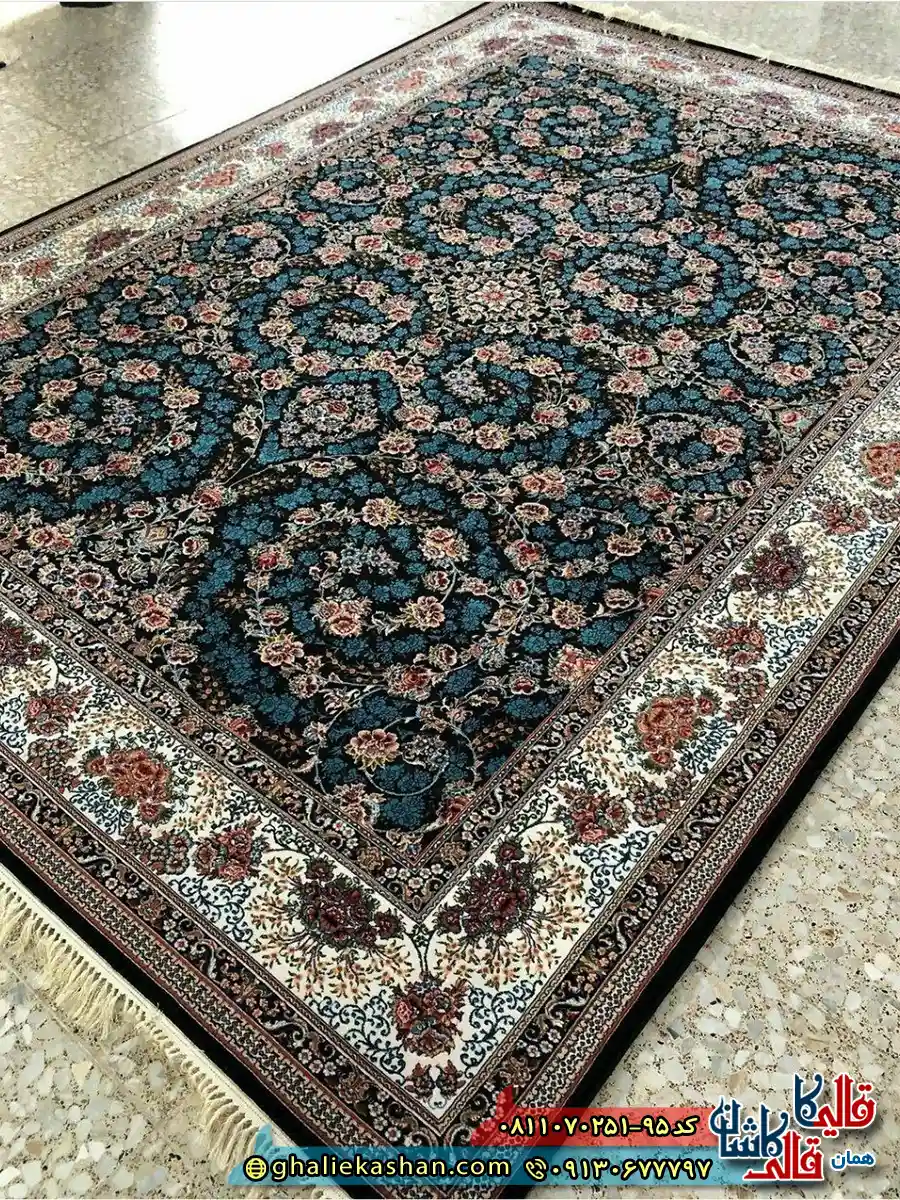 فرش کلاسیک 700 شانه طرح افشان رز رنگ سرمه ای مشکی کاشان اصلی