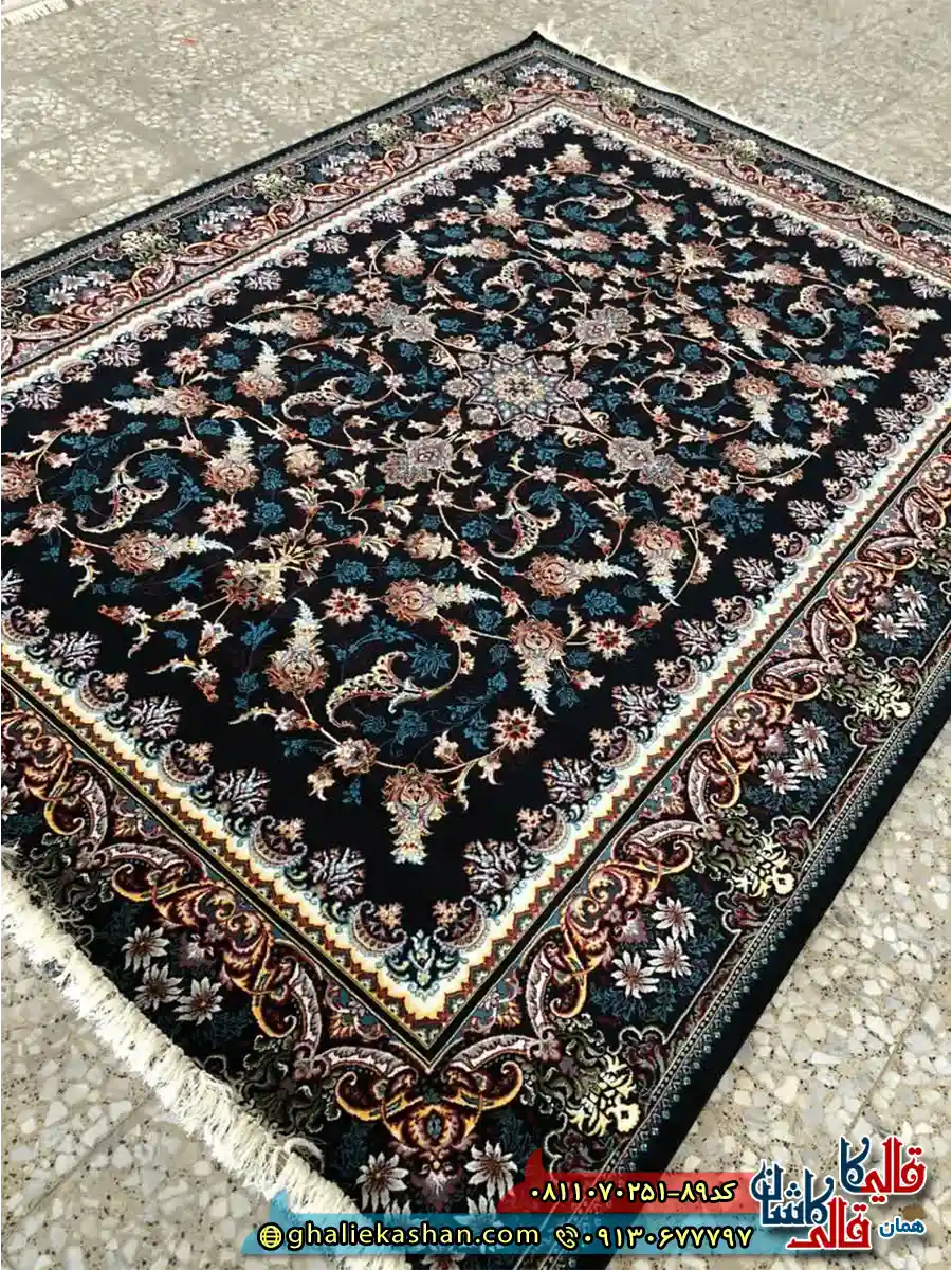 فرش کلاسیک 700 شانه طرح افشان هلما رنگ سرمه ای مشکی کاشان اصلی