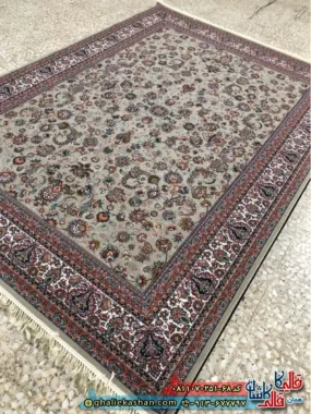 فرش کلاسیک 700 شانه طرح افشان گلریز رنگ طوسی فیلی کاشان