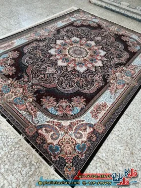 فرش کلاسیک 700 شانه طرح نسترن رنگ سرمه ای مشکی کاشان