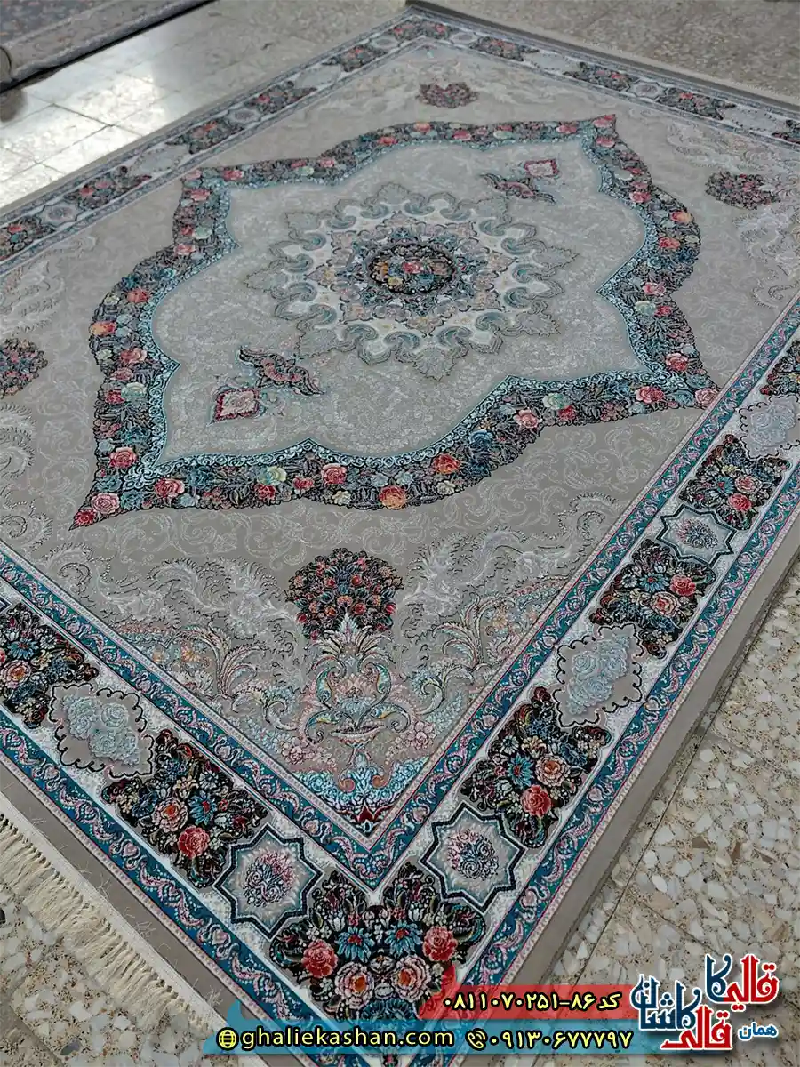 فرش کلاسیک 700 شانه طرح کارینا رنگ طوسی فیلی کاشان اصلی