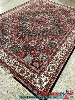 فرش کلاسیک سنتی 700 شانه خشتی طرح قشقایی رنگ سرمه ای قرمز کاشان