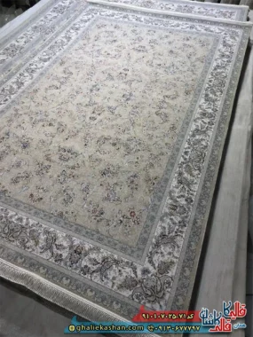 عنوان محصول: فرش ‌کلاسیک ‌700 ‌شانه ‌طرح ‌افشان ‌رزلین ‌رنگ ‌بژ کاشان رنگ زمینه فرش: بژ نوع فرش: فرش 700 شانه جنس: تمام اکریلیک قیمت: مناسب تراکم: 2550 ویژگی ها : فرش افشان است – کلاسیک است – گل های رز داره که با اسلیمی به هم متصل شده اند
