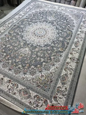 فرش ‌کلاسیک ‌700 ‌شانه ‌طرح ‌ترنج نایین ‌رنگ ‌طوسی ‌کاشان ‌اصلی
