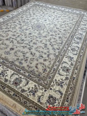 فرش ‌کلاسیک ‌1200 ‌شانه ‌طرح ‌افشان ‌آیناز ‌رنگ ‌بژ ‌کاشان ‌اصلی
