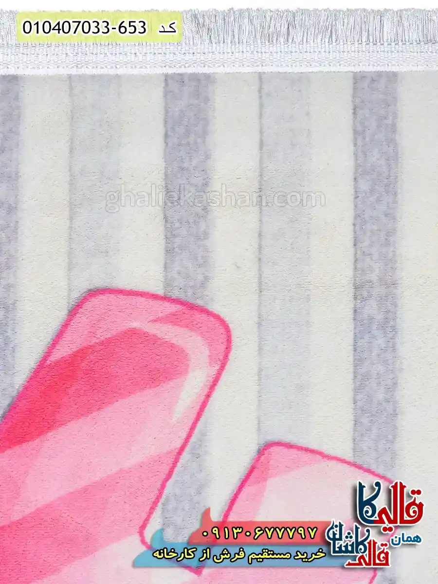 فرش کودک دخترانه 700 شانه طرح پنگوئن های عاشق رنگ طوسی صورتی کاشان نزدیک