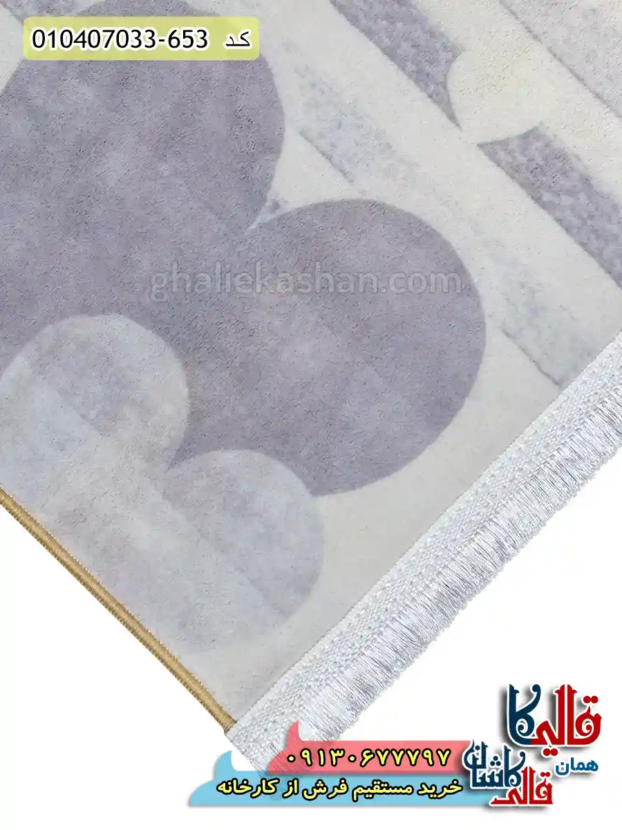 فرش کودک دخترانه 700 شانه طرح پنگوئن های عاشق رنگ طوسی صورتی کاشان نزدیک1