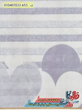 فرش کودک دخترانه 700 شانه طرح پنگوئن های عاشق رنگ طوسی صورتی کاشان اصلی