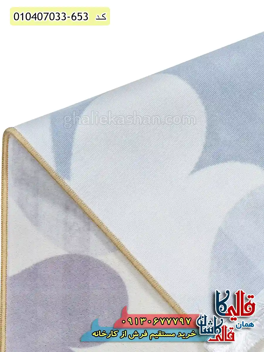 فرش کودک دخترانه 700 شانه طرح پنگوئن های عاشق رنگ طوسی صورتی کاشان نزدیک3